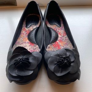 Born Leather Flower Detail Black Flats Size: 7